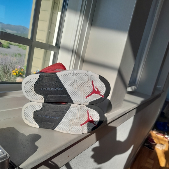 Jordan Retro 5 Raging Bull - Picture 5 of 5